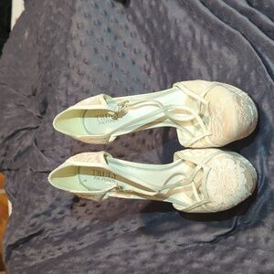 Truly Zacposen 9M white lace wedding shoe